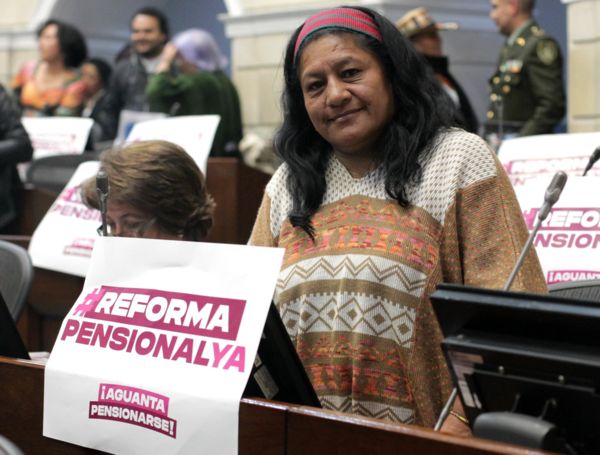AIDA QUILCUÉ, DICE QUE GRADUADOS DE LAS MEJORES UNIVERSIDADES "APRENDIERON A ROBARSE LA PLATA DEL PUEBLO".